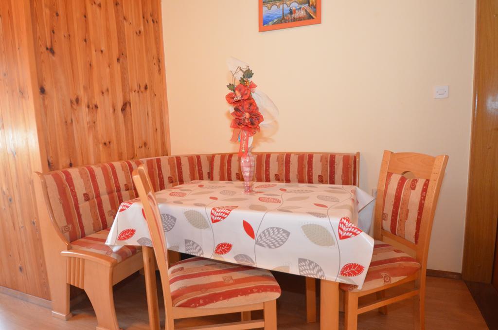 Apartments Europa Starigrad Paklenica Rom bilde