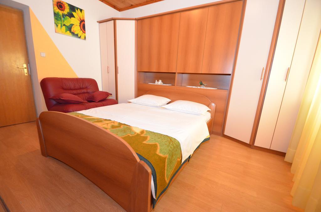Apartments Europa Starigrad Paklenica Rom bilde