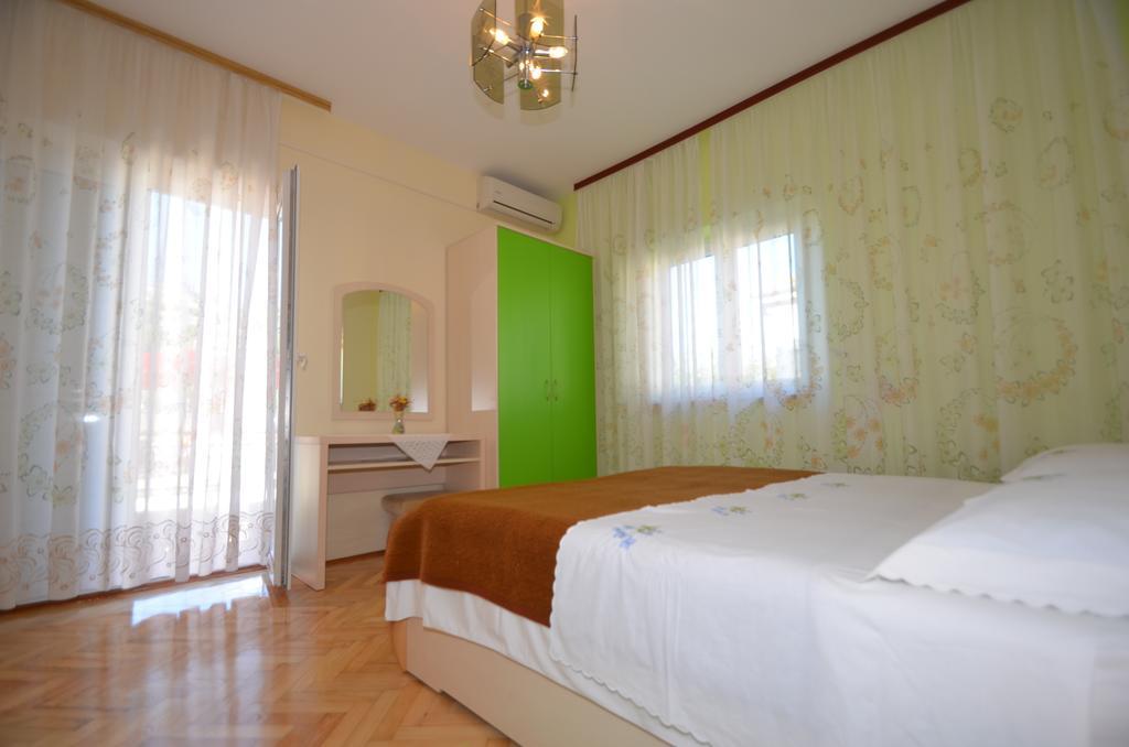 Apartments Europa Starigrad Paklenica Rom bilde