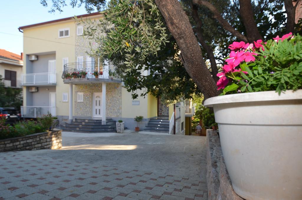 Apartments Europa Starigrad Paklenica Eksteriør bilde