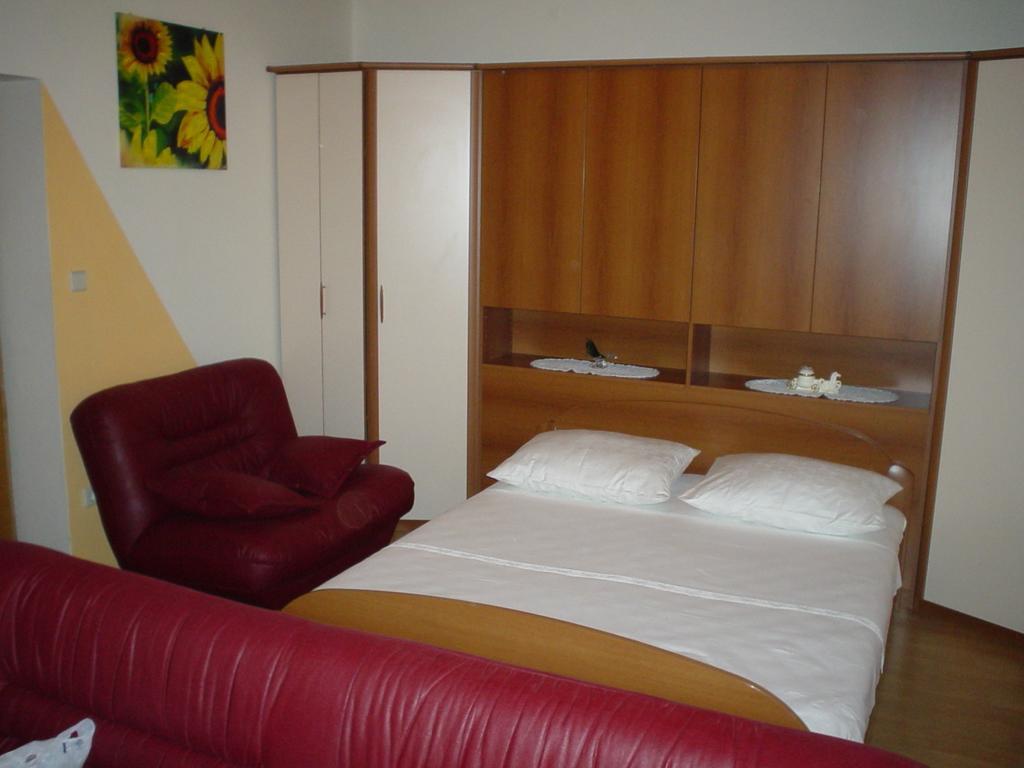 Apartments Europa Starigrad Paklenica Rom bilde